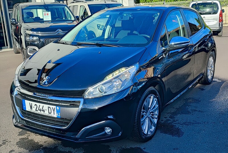 Afficher le détail de PEUGEOT 208 1.6L BlueHDI 75 BVM5 STYLE