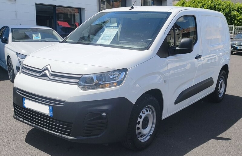 Afficher le détail de CITROEN BERLINGO 1.5L BLUE HDI 100 BMV5 VAN 1000KG WORKER + GRIP CONTRÔL