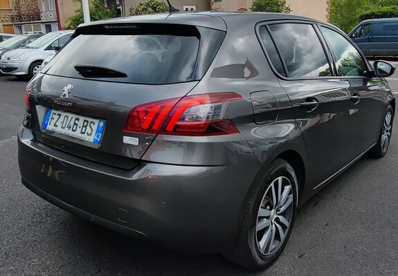 PEUGEOT 308 1.5L BlueHDI 130CH BVM6 STYLE
