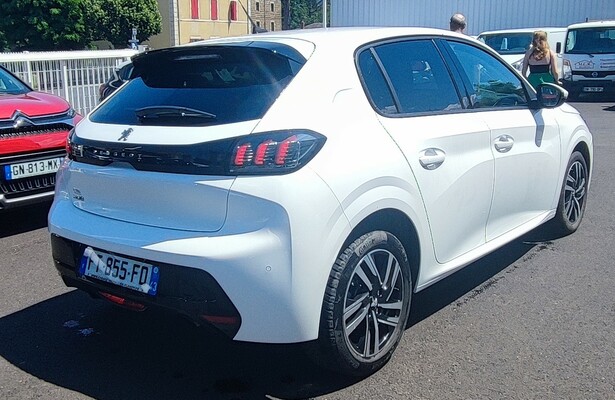 PEUGEOT 208 1.5L BlueHDI 100CV BVM6 ALLURE BUSINESS