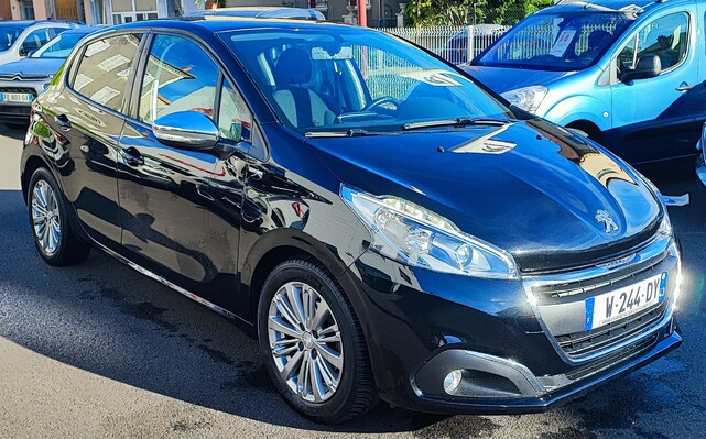 PEUGEOT 208 1.6L BlueHDI 75 BVM5 STYLE