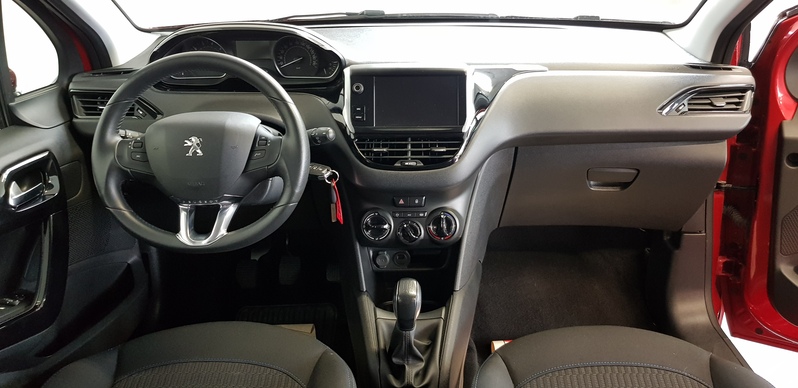 PEUGEOT 208 1.2L ESS 82 BVM5 SIGNATURE